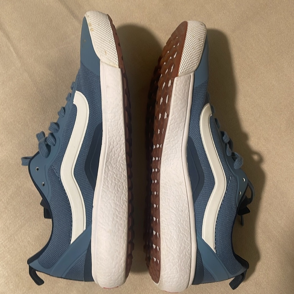 Vans - Picture 3 of 4